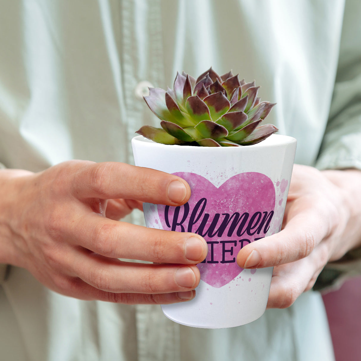 Blumenliebe mit rosa Herzen Blumentopf