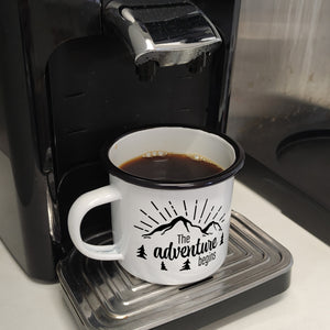 Berg mit Sonnenstrahlen The adventure begins Emaille Tasse