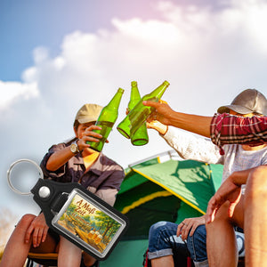 A Maß Zeit is immer! Biergarten Szene Schlüsselanhänger