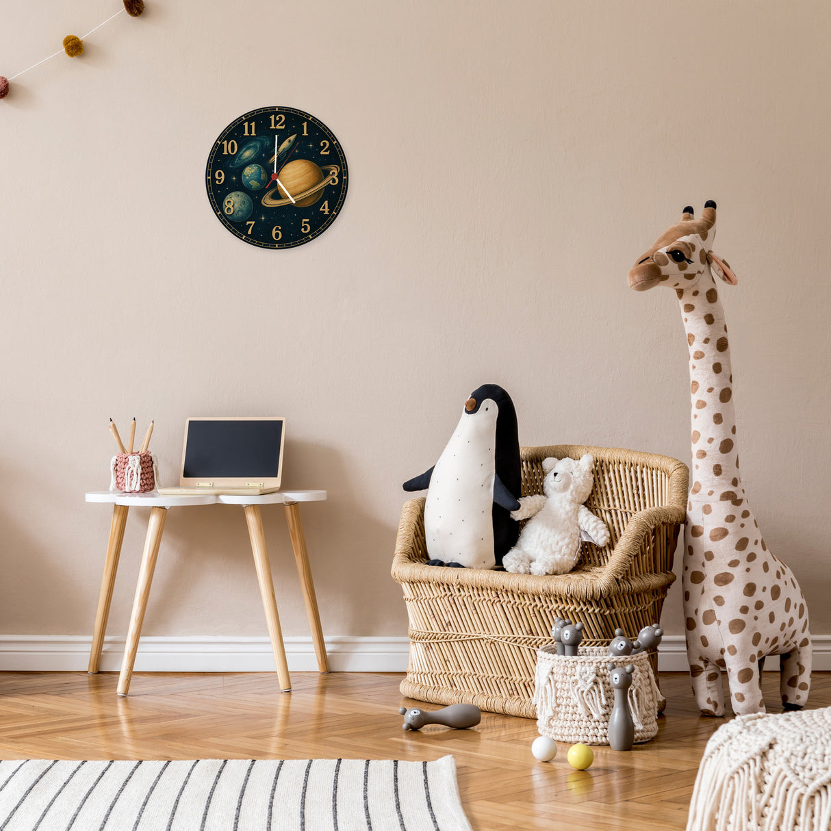 Sterne Weltraum Raketen Wanduhr mit Planeten Motiv