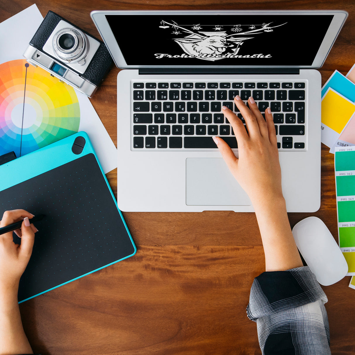 Hirschkopf Tasse in Schwarz mit Spruch: Frohe Weihnacht