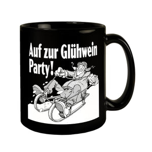 Mann auf Schlitten Tasse in Schwarz mit Spruch: Auf zur Glühwein Party