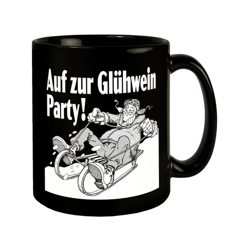 Mann auf Schlitten Tasse in Schwarz mit Spruch: Auf zur Glühwein Party