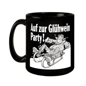 Mann auf Schlitten Tasse in Schwarz mit Spruch: Auf zur Glühwein Party
