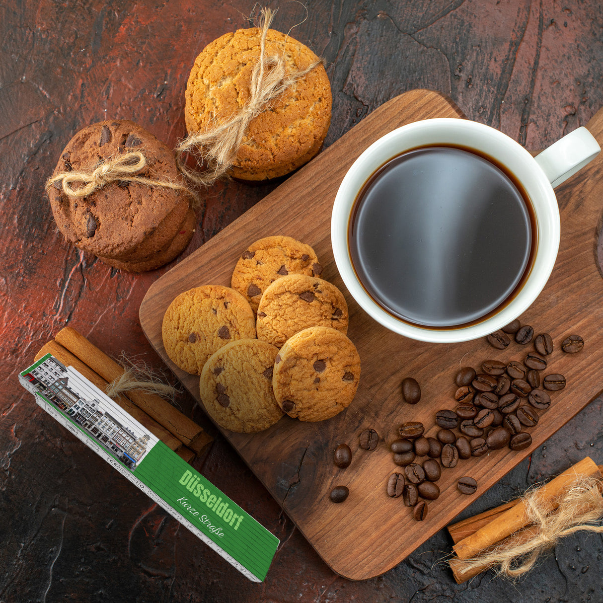 streetline Düsseldorf Kurze Straße Meterstab aus Holz