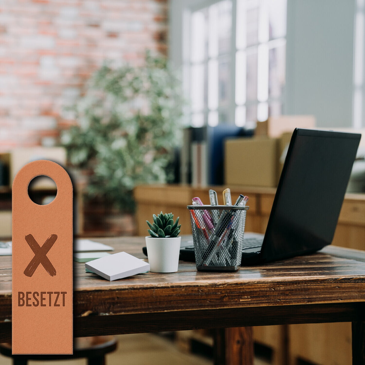 Frei besetzt Türhänger mit Kreuz und Haken