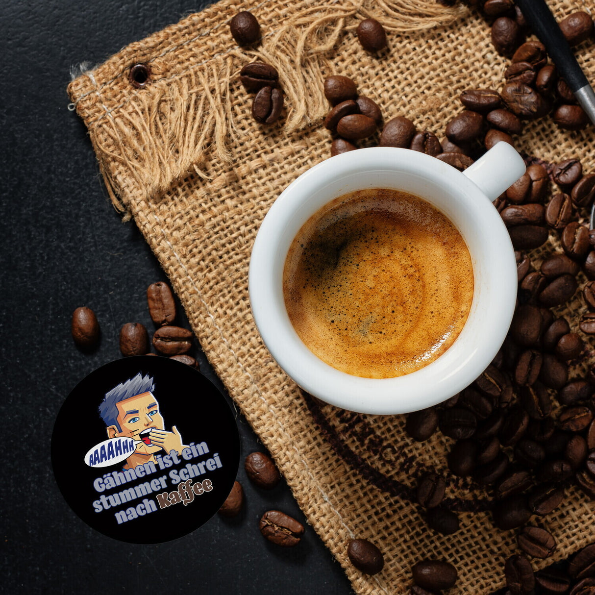 Müder Mann Magnet rund mit Spruch: stummer Schrei nach Kaffee