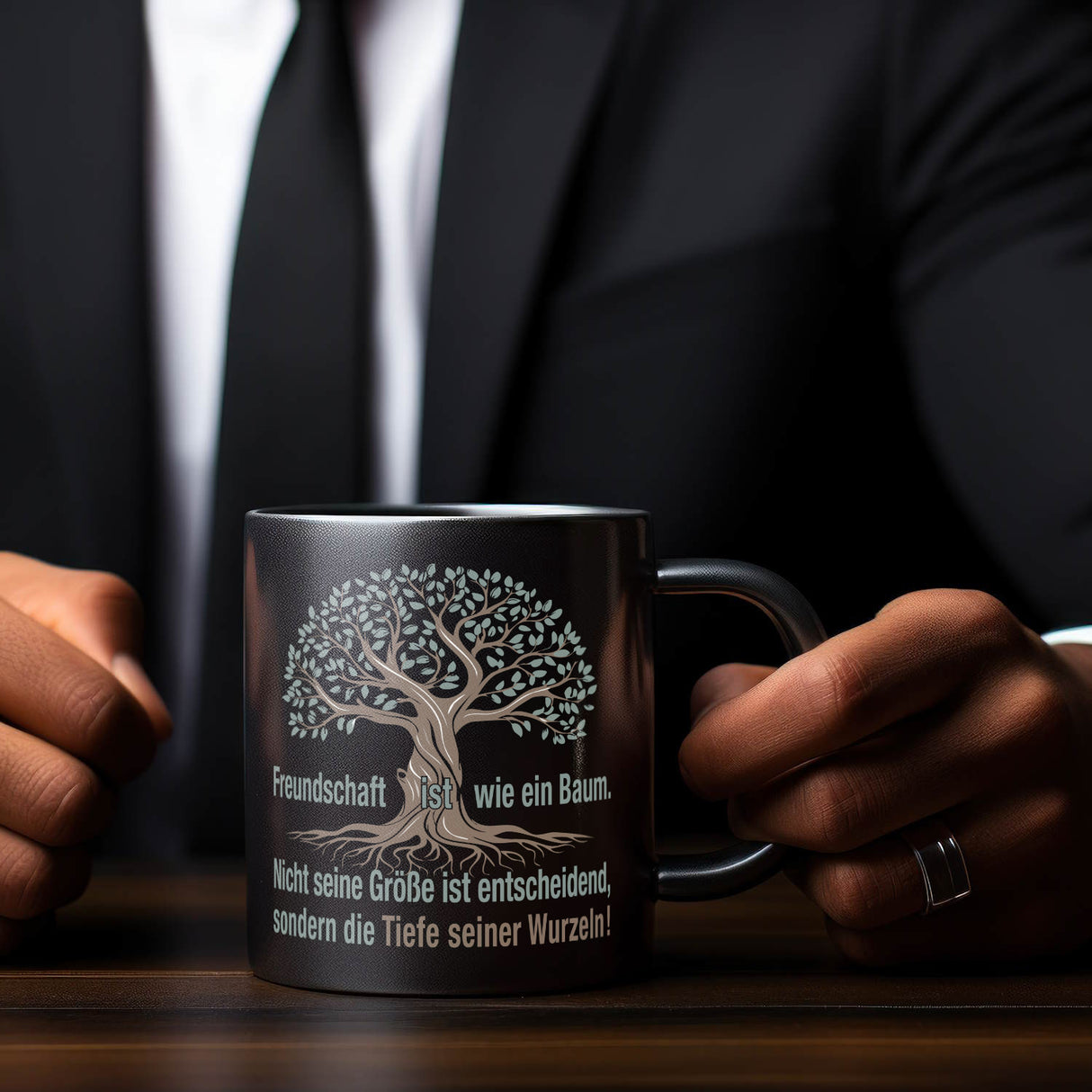 Baum mit Wurzelwerk Tasse mit Spruch: Freundschaft - Tiefe der Wurzeln zählt