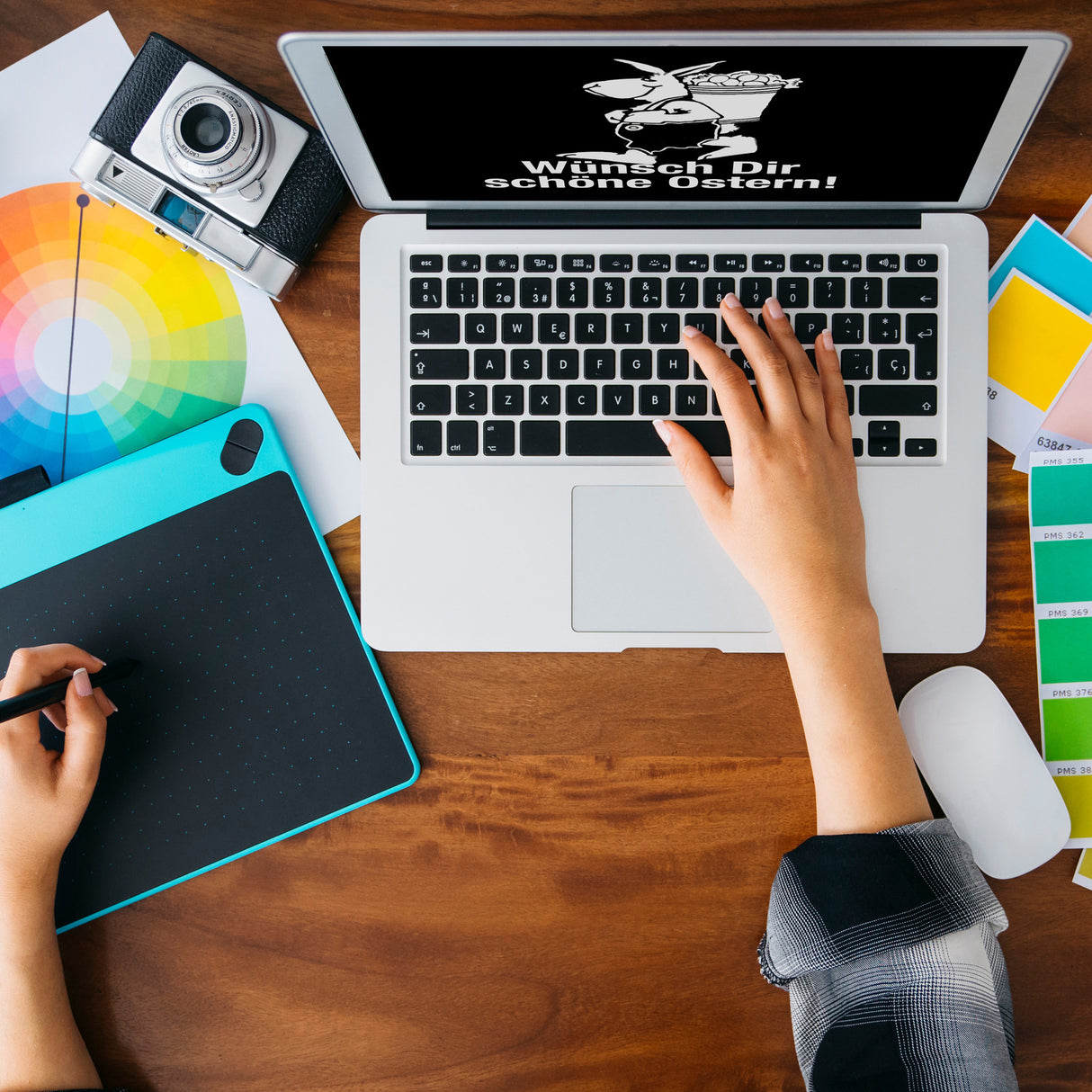 Osterhase Tasse in Schwarz mit Spruch: Wünsch dir schöne Ostern!