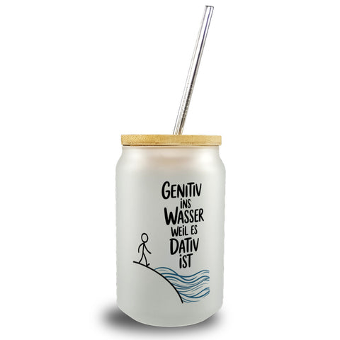 Genitiv ins Wasser, weil es Dativ ist Trinkglas mit Bambusdeckel Grammatik Witz