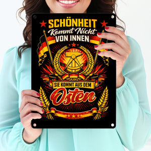 DDR - Schönheit kommt aus dem Osten Metallschild in 15x20 cm