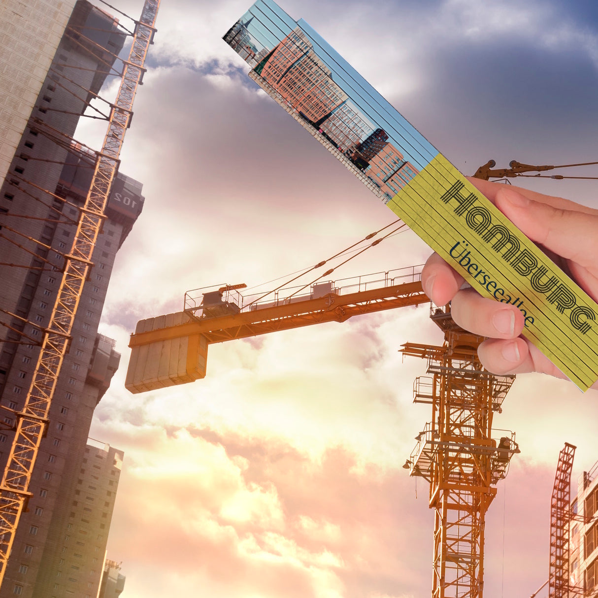 streetline Hamburg Überseeallee Meterstab aus Holz