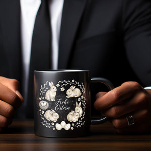 Frohe Ostern Kaffeebecher Haselnussfarbene Kaninchen mit Nest