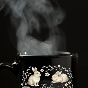 Frohe Ostern Kaffeebecher Haselnussfarbene Kaninchen mit Nest