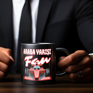 Sportwagen Tasse in Schwarz mit Spruch: Araba Yarisi Fan