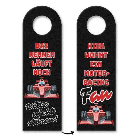 Sportwagen Türhänger mit Spruch: Rennen läuft, bitte nicht stören.