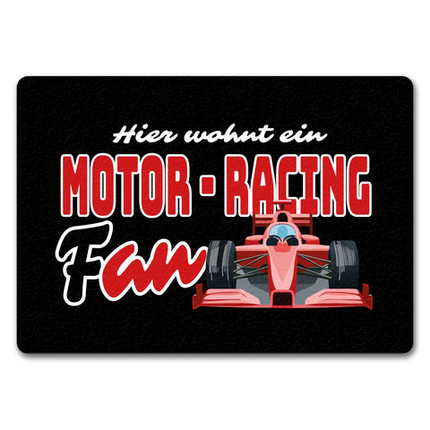 Sportwagen Fußmatte in 35x50 cm ohne Rand mit Spruch: Hier wohnt ein Motor-Racing Fan