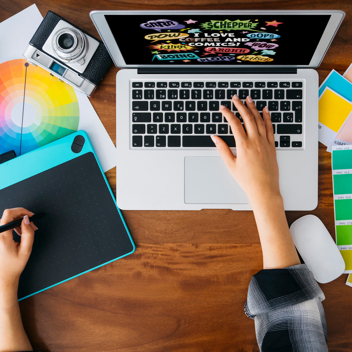 Comic Tasse in Schwarz mit Spruch: Love Comics and coffee