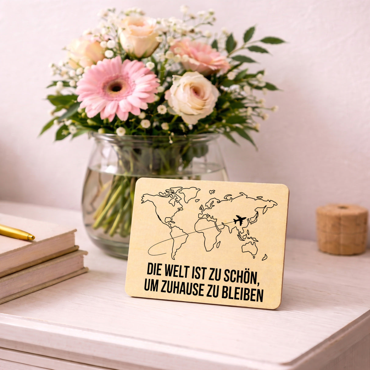 Weltkarte Postkarte aus Holz Die Welt ist zu schön