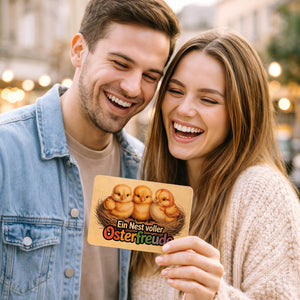 Oster-Küken Postkarte aus Holz Ein Nest voller Osterfreude