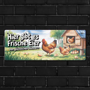 Frische Eier von glücklichen Hühnern Metallschild Ländliche Hühnerillustration