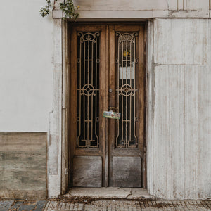 Frische Eier von glücklichen Hühnern Metallschild Ländliche Hühnerillustration