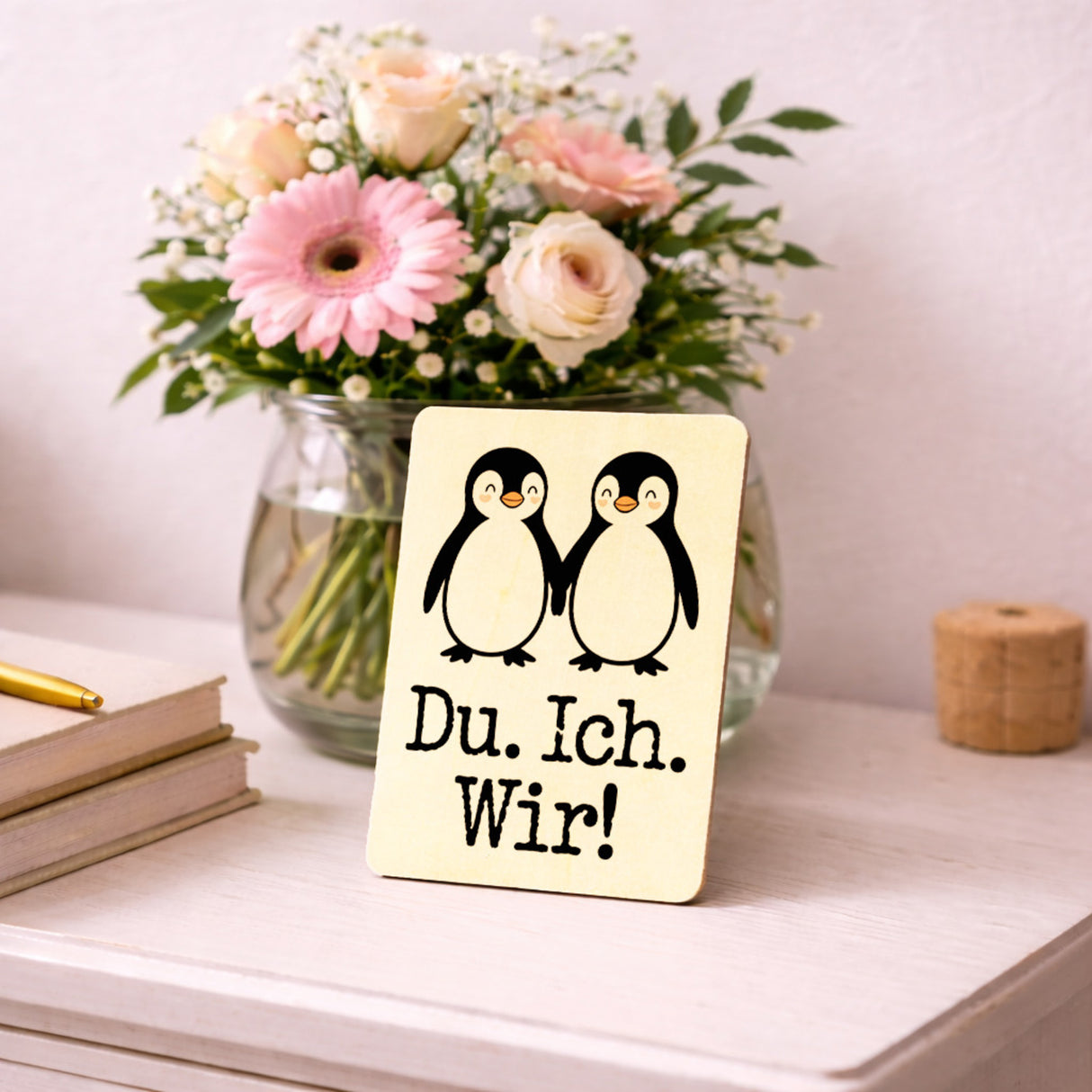 Pinguin Liebe Du. Ich. Wir! Postkarte aus Holz