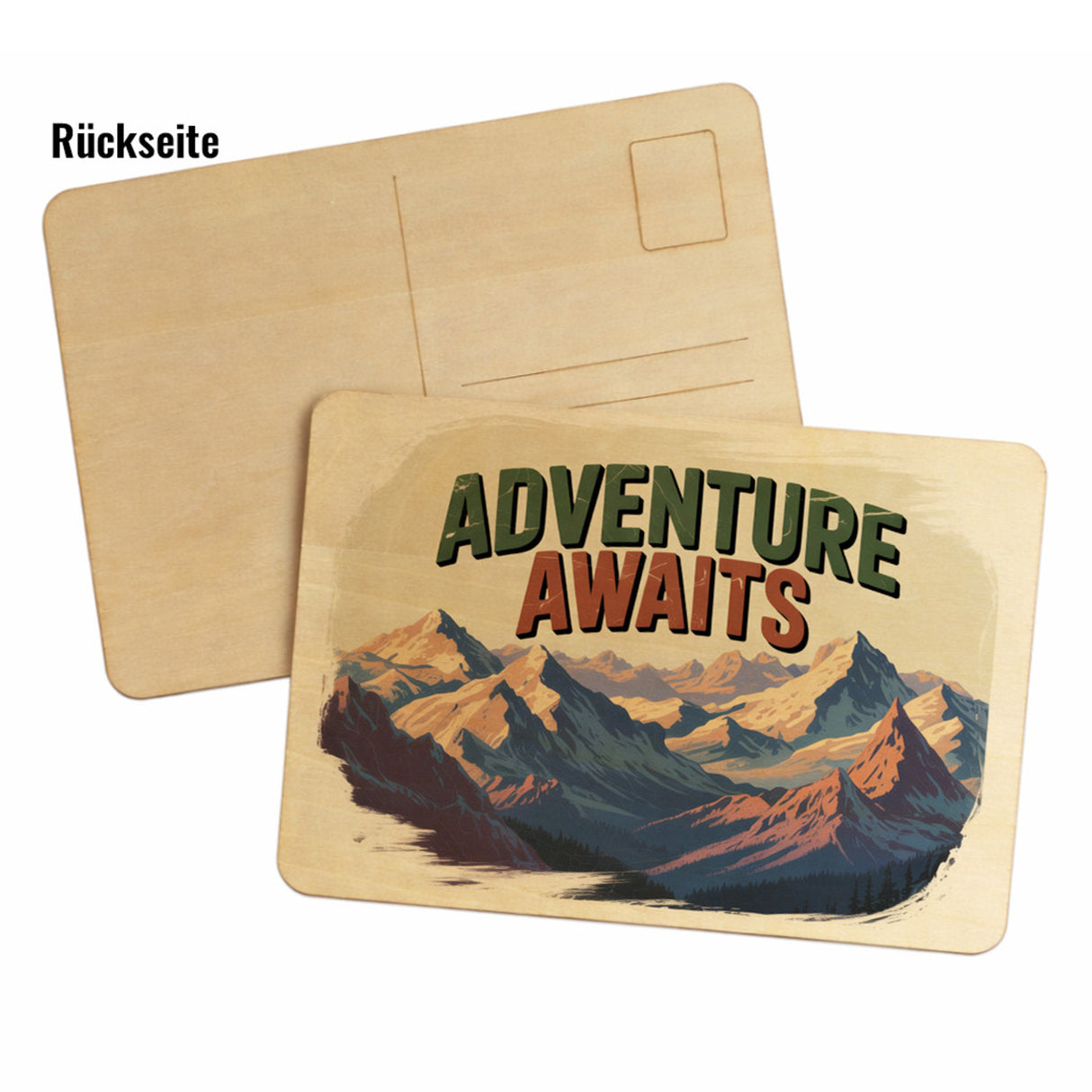 Adventure Awaits Bergpanorama Postkarte aus Holz