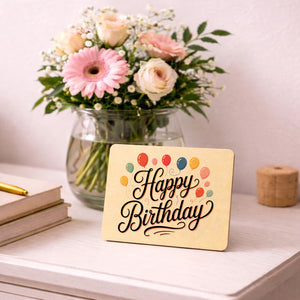 Happy Birthday Ballons Postkarte aus Holz mit Kalligrafie