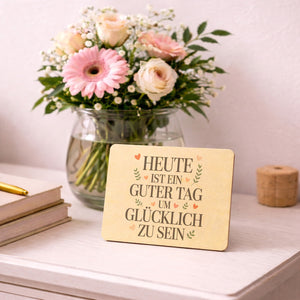 Heute ist ein guter Tag um glücklich zu sein Postkarte aus Holz