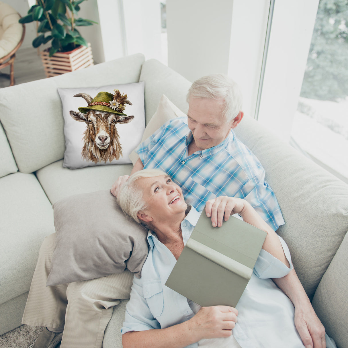 Ziege mit alpenländischem Trachtenhut Kissen