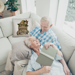 Erdkröte mit alpenländischem Trachtenhut Kissen
