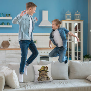 Erdkröte mit alpenländischem Trachtenhut Kissen