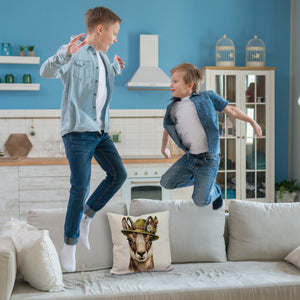 Gämse mit alpenländischem Trachtenhut Kissen