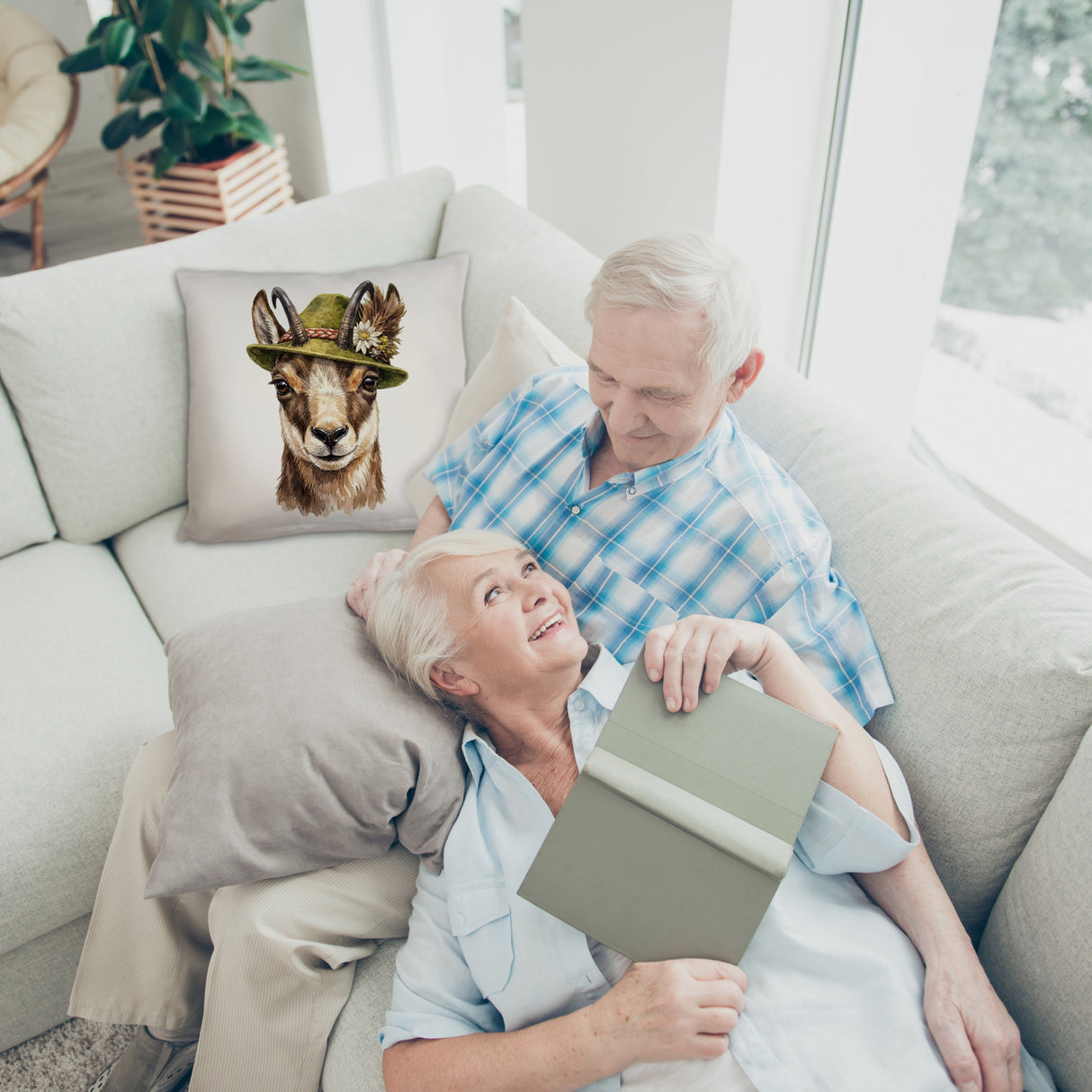 Gämse mit alpenländischem Trachtenhut Kissen