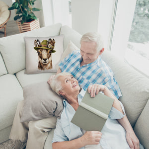 Gämse mit alpenländischem Trachtenhut Kissen