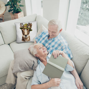 Gämse mit alpenländischem Trachtenhut Kissen