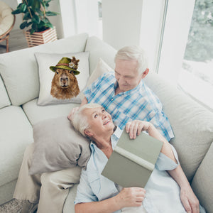 Capybara mit alpenländischem Trachtenhut Kissen