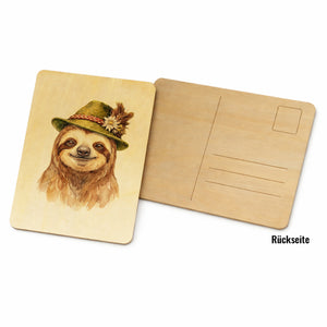 Faultier mit alpenländischem Trachtenhut Postkarte aus Holz