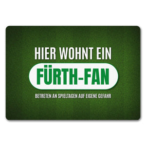 Hier wohnt ein Fürth-Fan Fußmatte ohne Rand mit Rasen Motiv