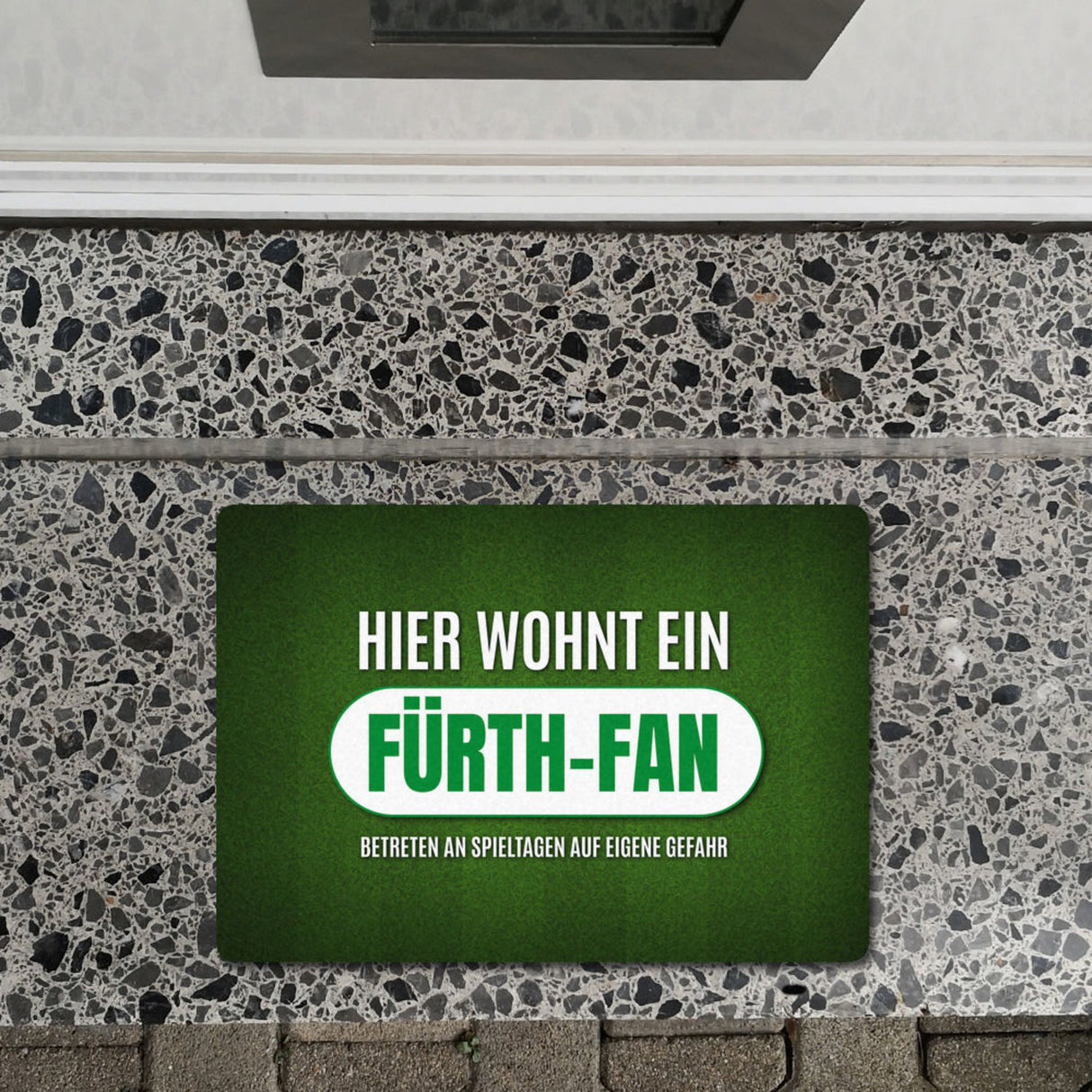 Hier wohnt ein Fürth-Fan Fußmatte ohne Rand mit Rasen Motiv