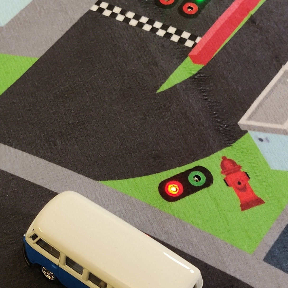 Rennbahn Straße Spielteppich mit LED Licht