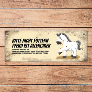 Metallschild mit weißem Pferd Motiv und Spruch: Bitte nicht füttern - Allergiker