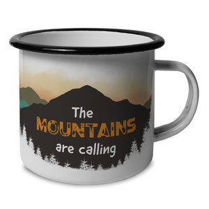 The mountains are calling Emailletasse mit Berglandschaft