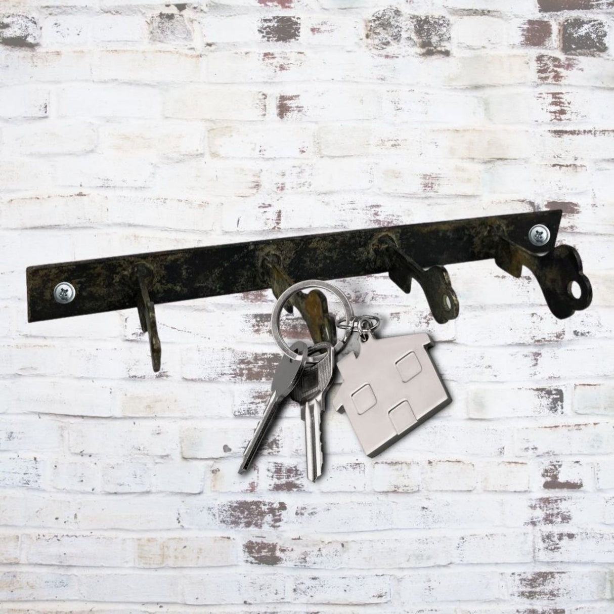 Keys Reused Schlüsselhalter aus recyceltem Metall in zufälliger Variante