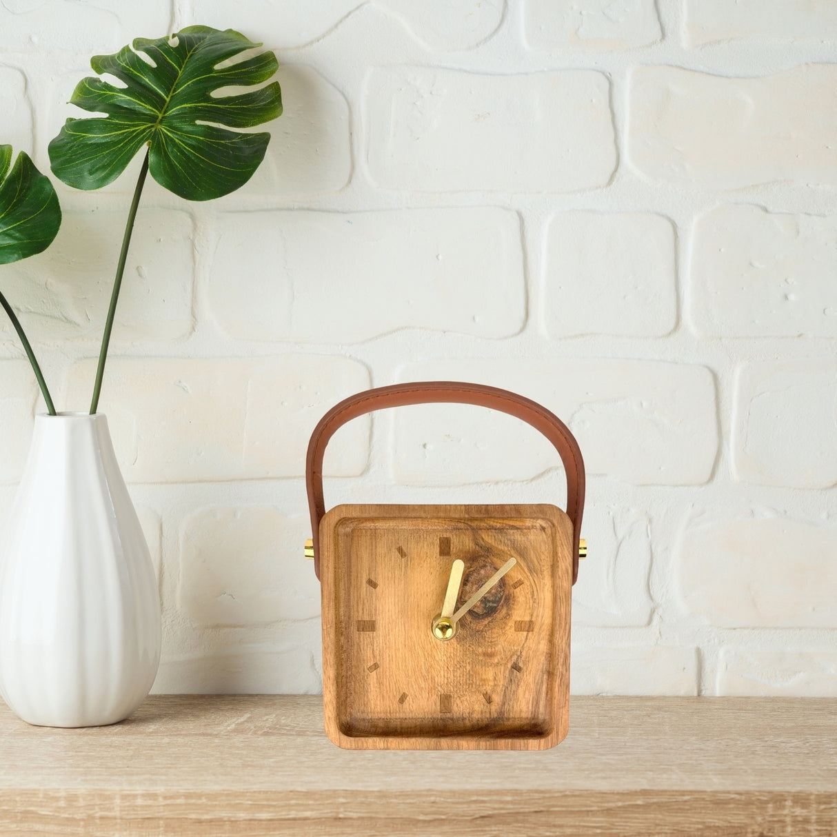 Holz Uhr mit Kunstleder-Gurt und 11cm Höhe