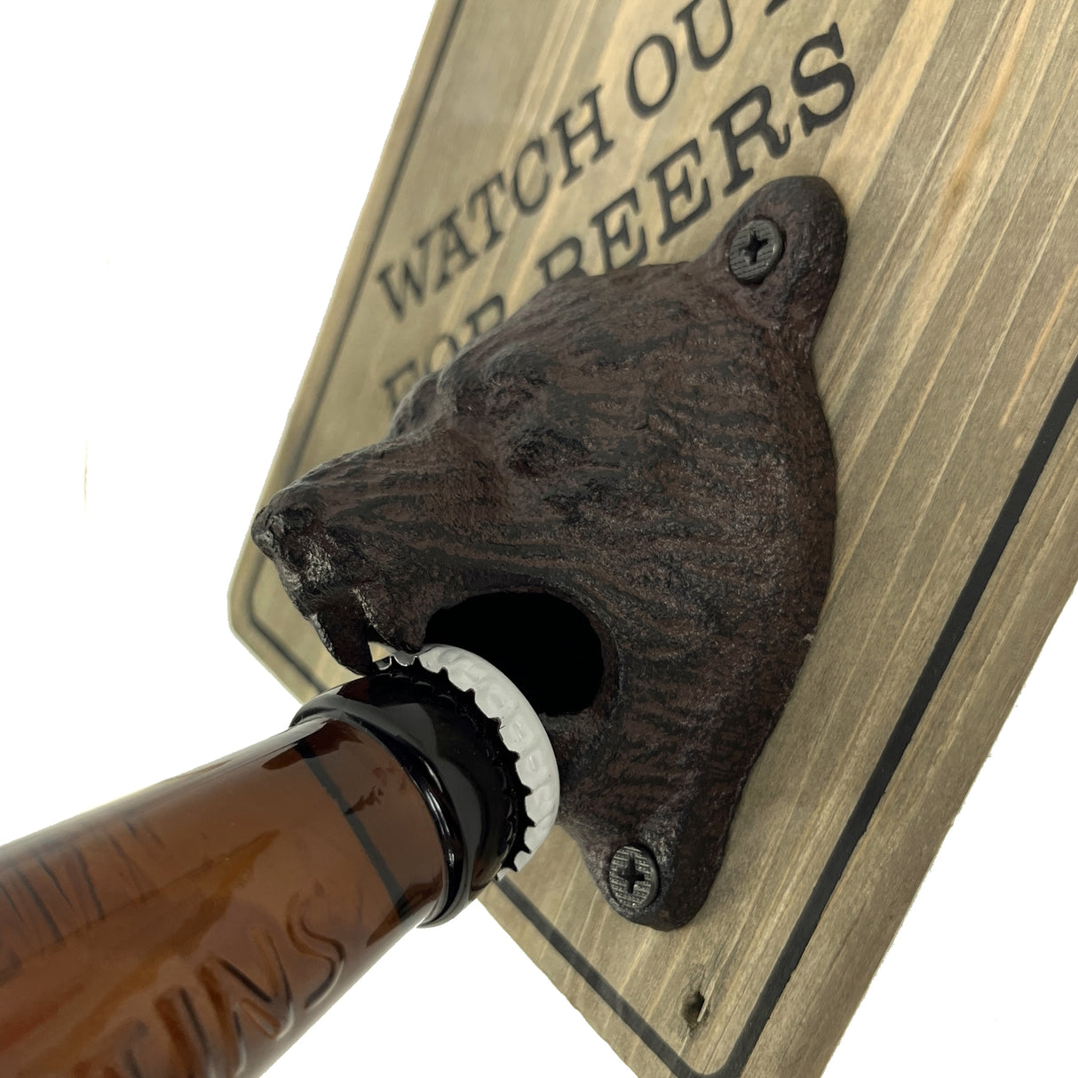 Bär Flaschenöffner aus Gusseisen mit Holzbrett