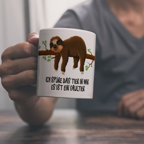 Faultier Kaffeebecher mit Spruch: Ich spüre das Tier in mir…