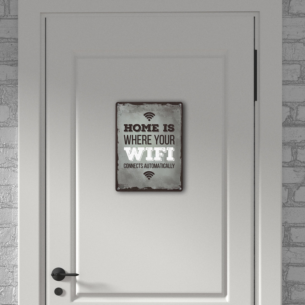 Metallschild mit Spruch: Home is where your wifi connects ...