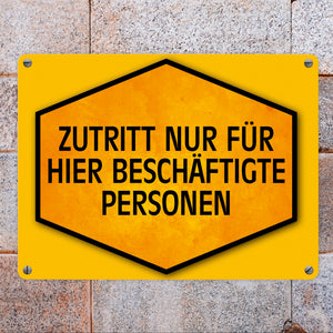 Zutritt nur für hier beschäftigte Personen Warn- und Hinweisschild in Gelb und Schwarz